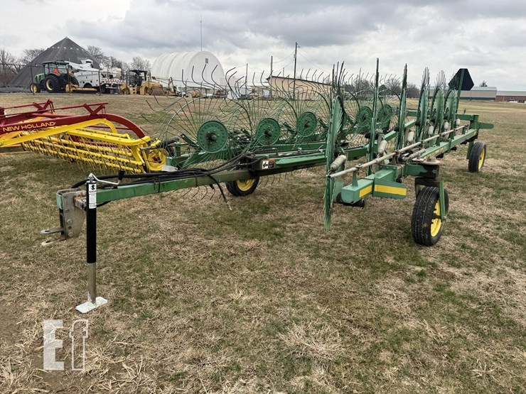 john-deere-704-image-1