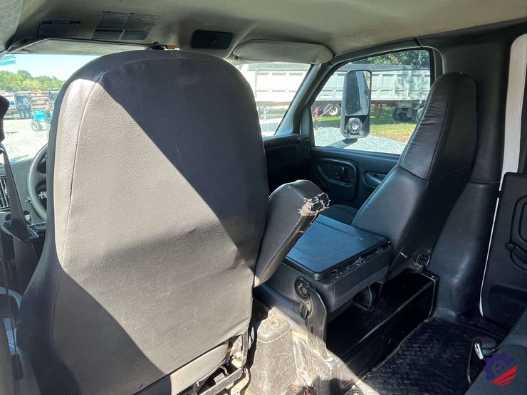 2007-gmc-c5500-flatbed-truck-image-66