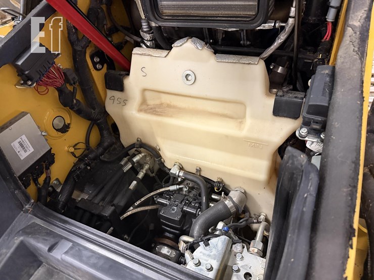 2024-deere-330g-image-19