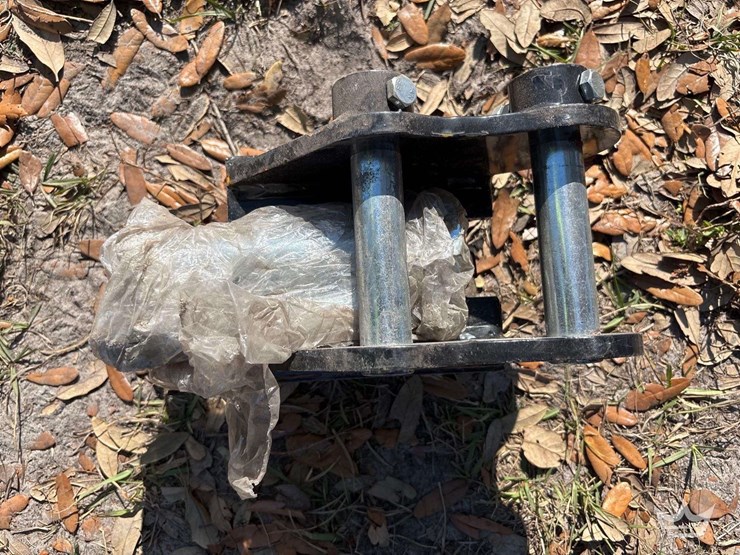 quick-hitch-mini-excavator-attachment-image-4