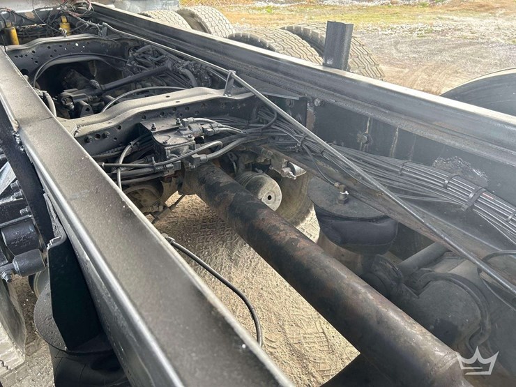 2006-mack-cv713-granite-tri-axle-dump-truck-image-16