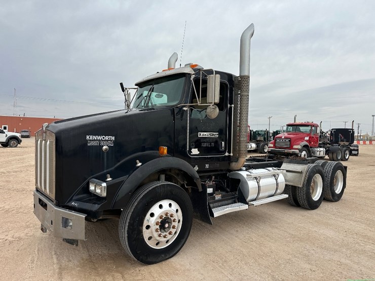 2009-kenworth-t800-image-1