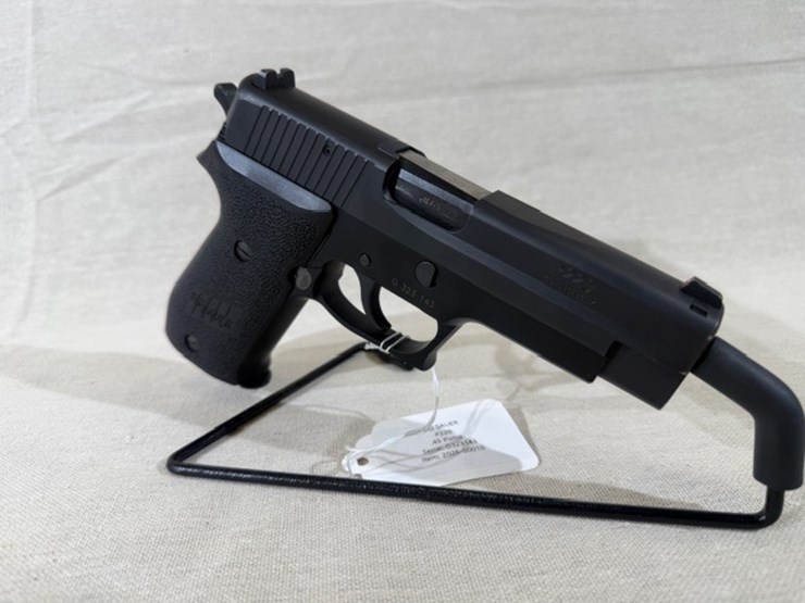 #231-•-sig-sauer-p220-pistol-image-2