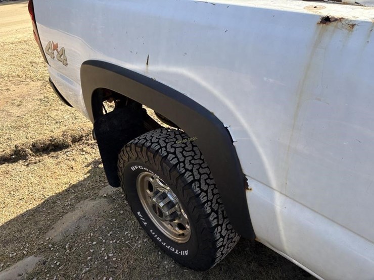 2004-chevrolet-silverado-truck-image-6