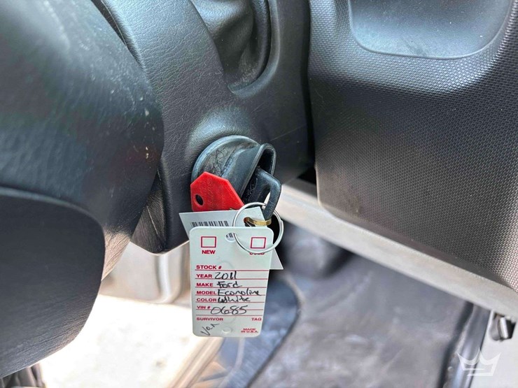 2011-ford-e350-image-33