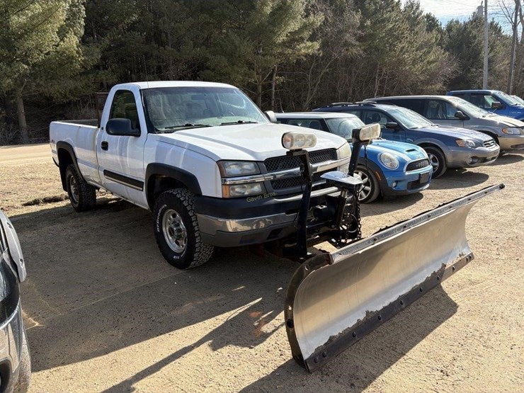 2004-chevrolet-silverado-truck-image-3