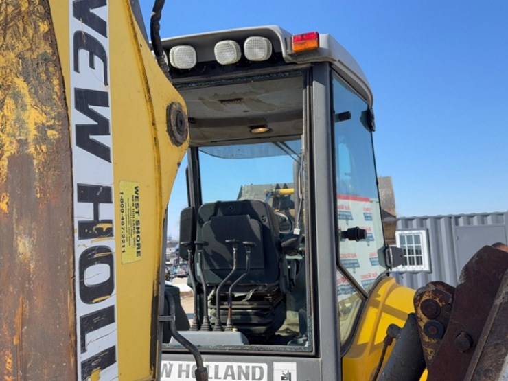 new-holland-b95b-image-10