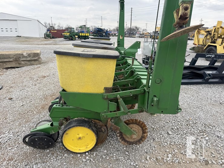 john-deere-7100-image-2