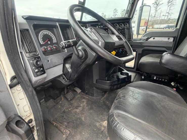 #227-•-2020-mack-anthem-image-54