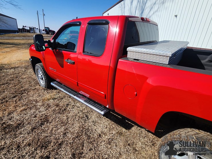 2011-chevrolet-silverado-2500-image-10