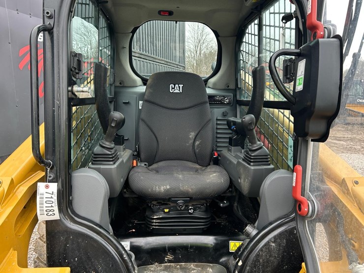 2019-caterpillar-246d3-image-18