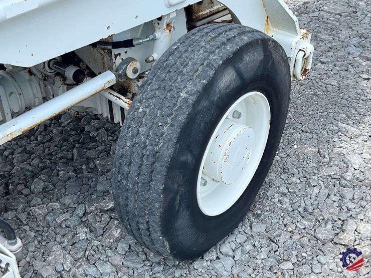 roadtec-cb100-sweeper-conveyor-image-14