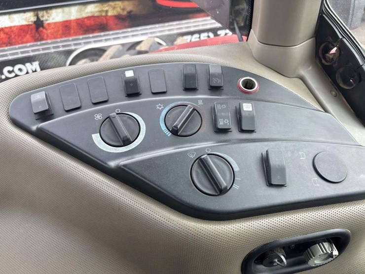 case-magnum-mx275-tractor-image-24