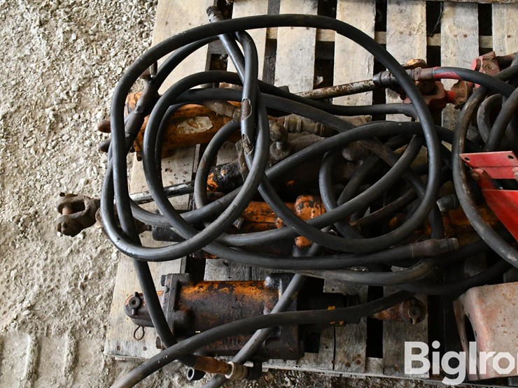 pallet-of-farm-supports-image-9