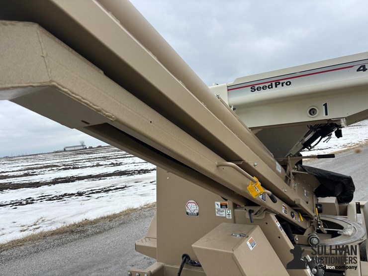 2023-unverferth-410xl-4-box-seed-tender-image-12