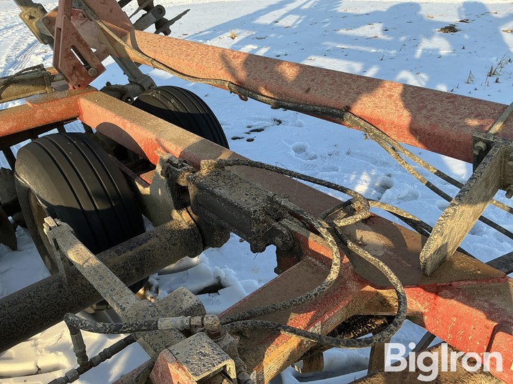 case-ih-330-image-16