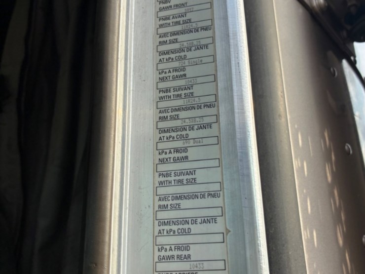 2012-kenworth-t800-image-9