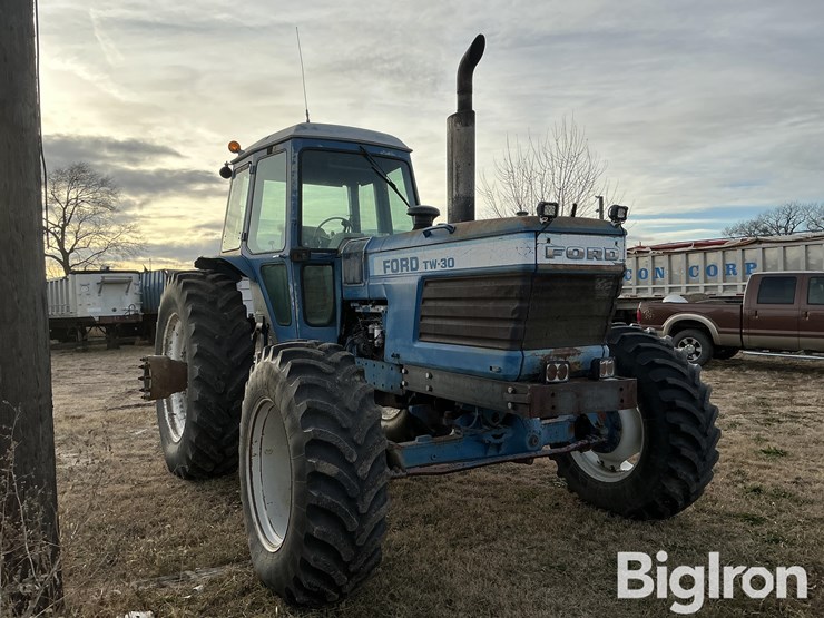 ford-tractor-image-3