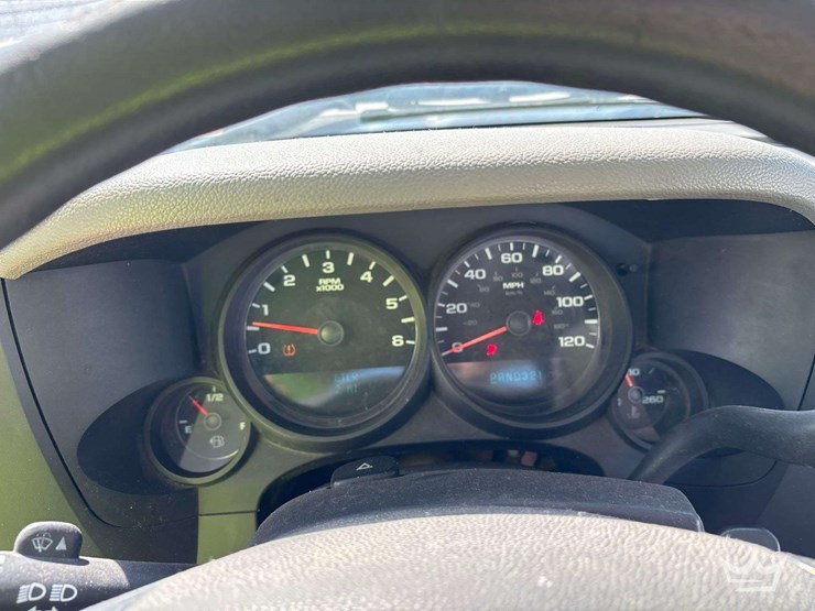 2012-chevrolet-silverado-1500-image-17