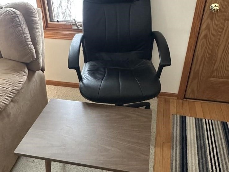 office-chair-&-wooden-table-image-1