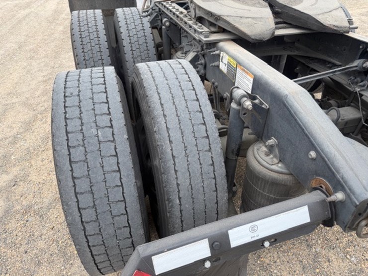 #227-•-2020-mack-anthem-image-12