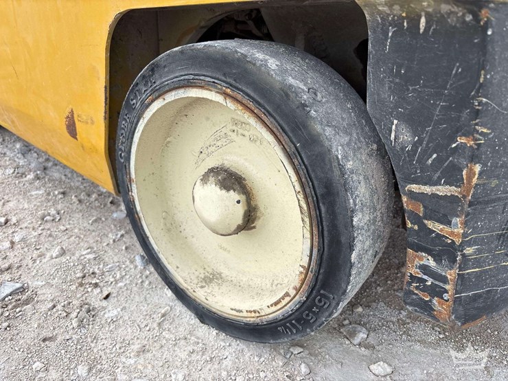 yale-glc030a-2,500lb-propane-foklift-image-28