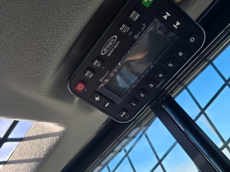 2025-new-holland-l328-image-22