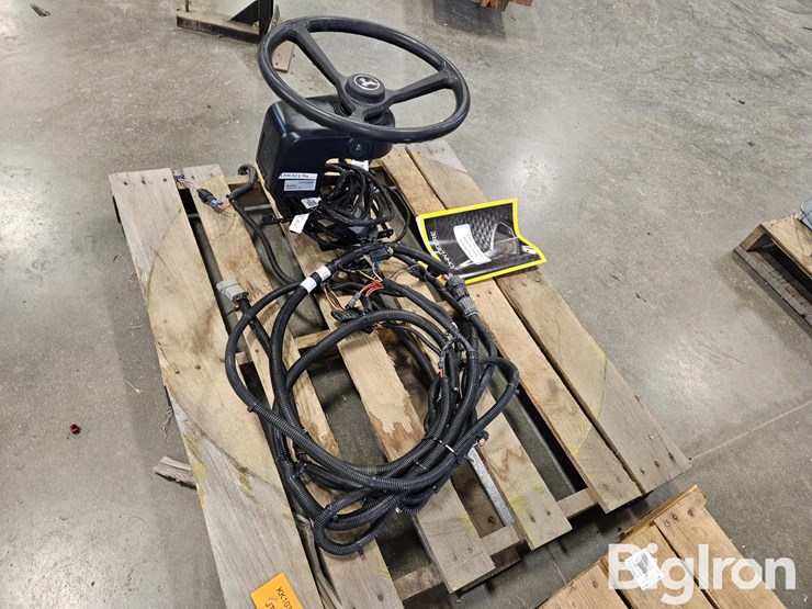 john-deere-300-image-3