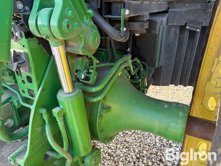 2012-john-deere-8235r-image-19