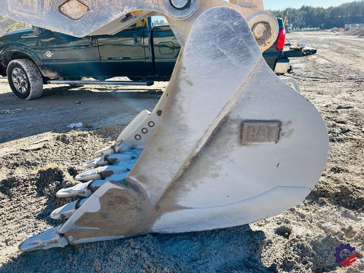 cat-54-in-excavator-tooth-bucket-image-7