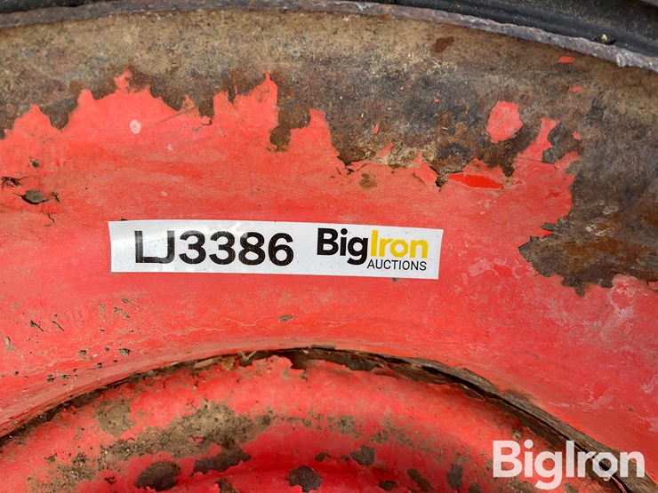 skid-steer-tire-&-rim-image-13