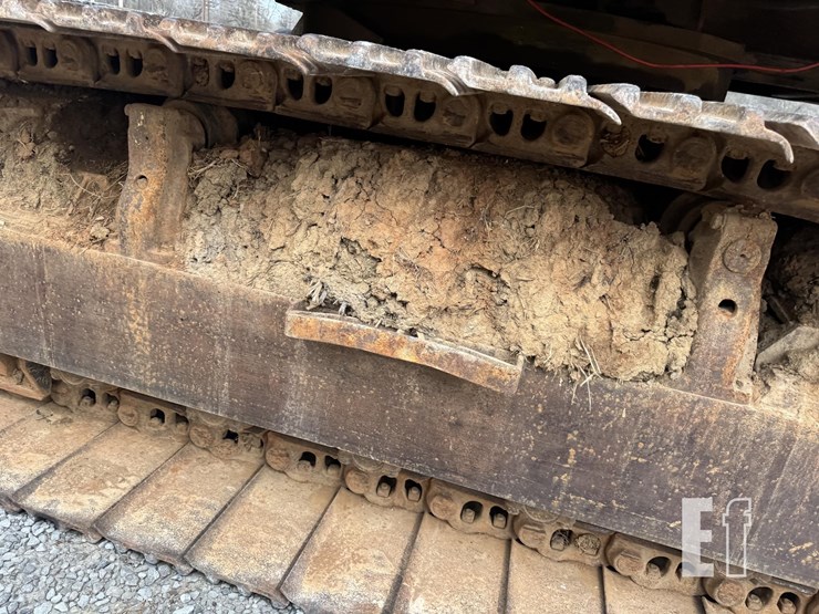 caterpillar-235b-image-18