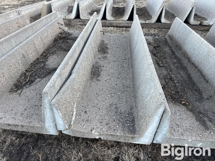8'-concrete-feed-bunks-image-12