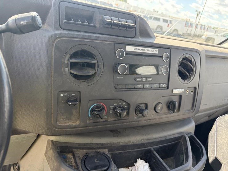 2011-ford-e350-image-18