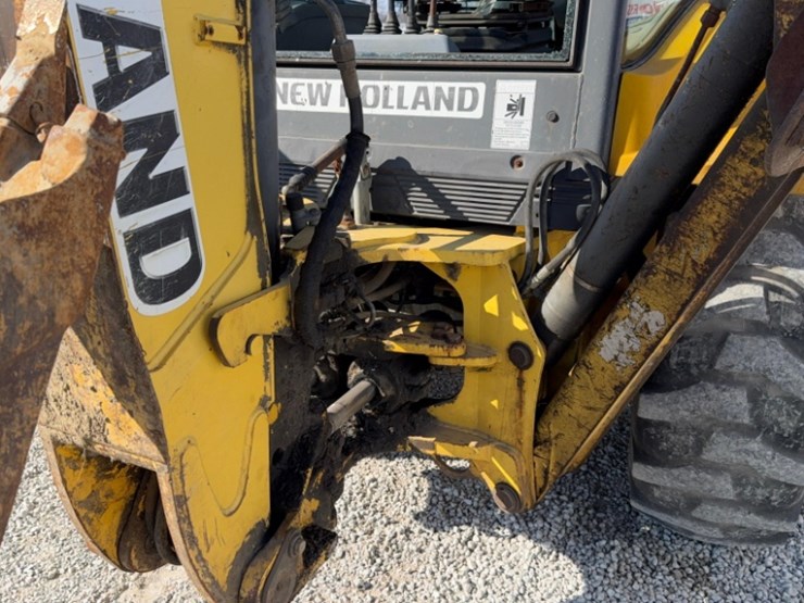 new-holland-b95b-image-11