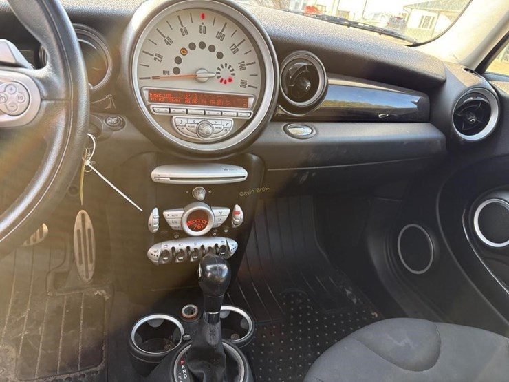 2009-mini-cooper-s-car-image-10