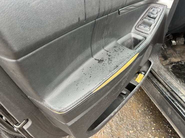 2015-ford-explorer-image-35