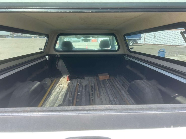 2004-chevrolet-silverado-1500-image-10