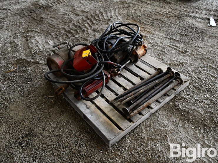 pallet-of-farm-supports-image-5