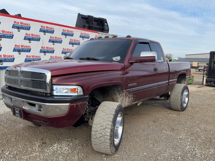 2002-dodge-2500-image-1