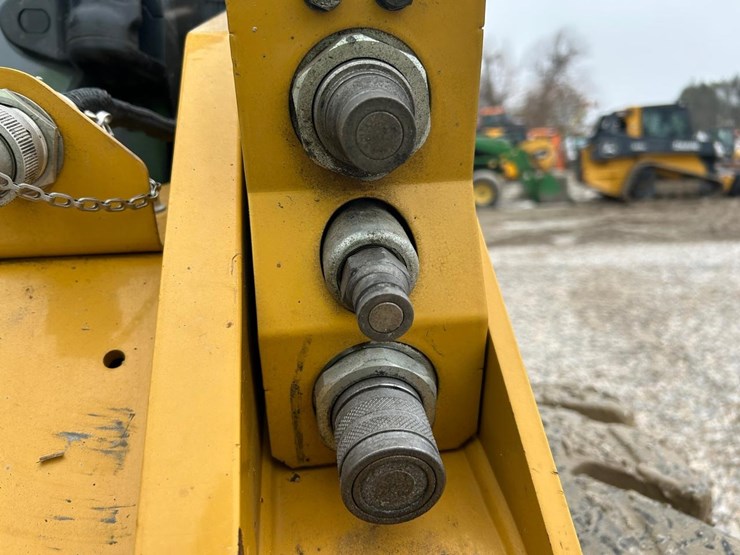 2019-caterpillar-246d3-image-11