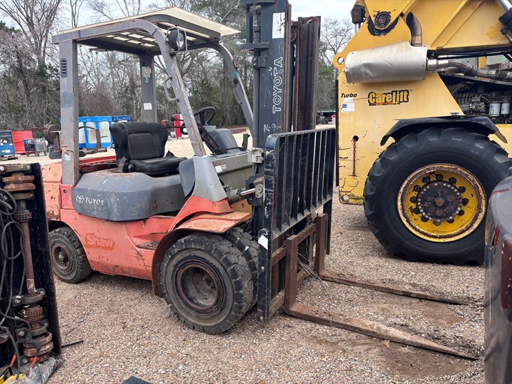 #2567-•-toyota-63842-forklift-|-for-parts/repairs-image-1