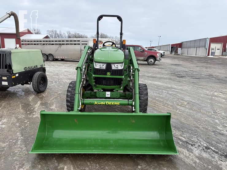 2017-john-deere-4044m-image-3
