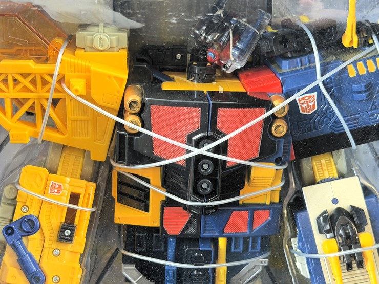 #32600-•-transformers-energon-omega-supreme-action-figure-image-6