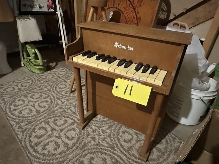 vintage-schoenhut-children's-upright-piano-image-2