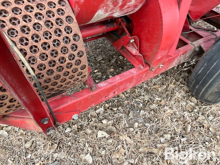 new-holland-352-image-15