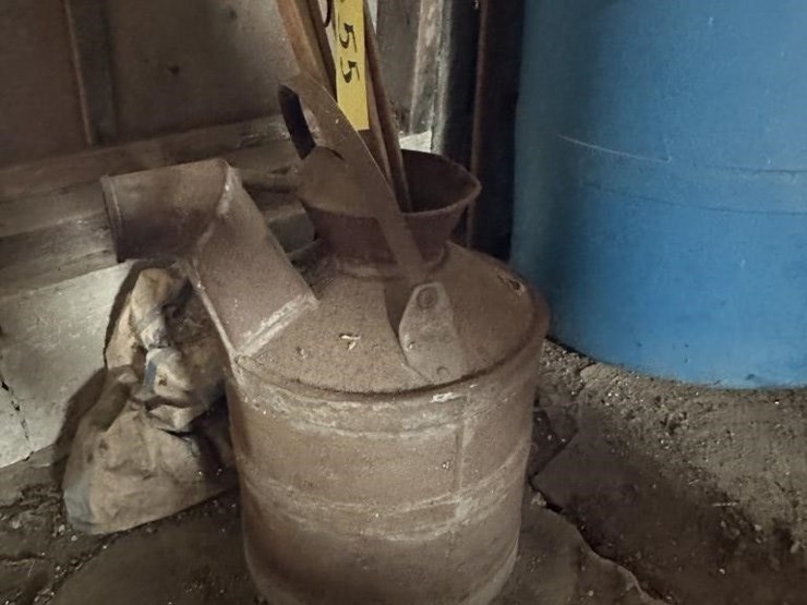 antique-oil-can-image-3