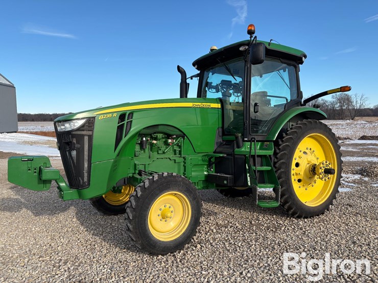 2012-john-deere-8235r-image-1
