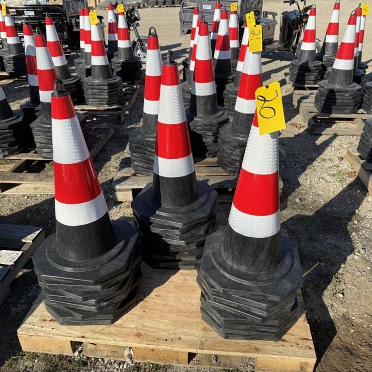 25 TRAFFIC CONES
