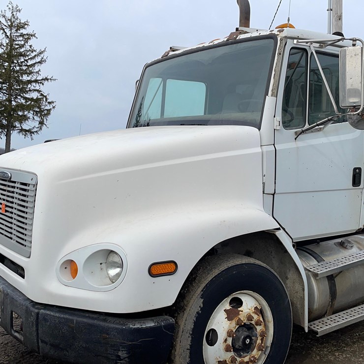 2000 FREIGHTLINER FL112